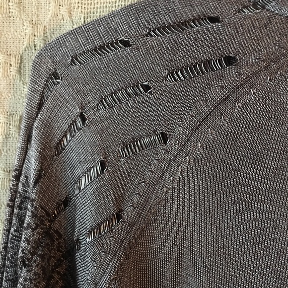 Very nice women’s button down sweater size medium - Picture 8 of 8